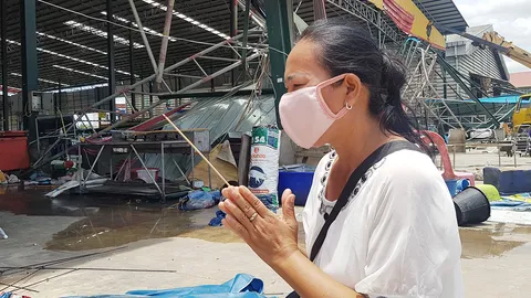 แม่สาวเหยื่อหลังคาตลาดที่นครปฐมถล่ม เชิญวิญญาณลูก สามีผู้ตายทำใจไม่ได้