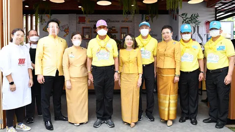 เดอะมอลล์ กรุ๊ป ร่วมกิจกรรมจิตอาสา “ชีวิตวิถีใหม่ใต้ร่มพระบารมี…เราสร้างไปด้วยกัน”