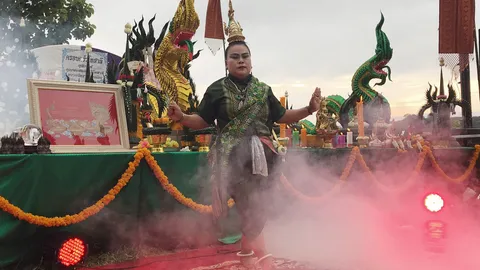 ส่องขันน้ำมนต์บวงสรวง "นาคราช" นาคน้อยรำใบ้ คอหวยตาลุก เลขโผล่