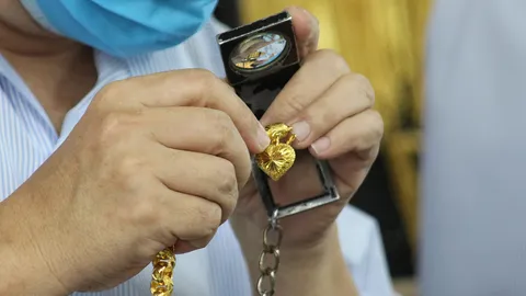 ชาวมุสลิมแห่ขาย "ทองคำ" เตรียมฉลอง "ฮารีรายอ" หลังราคาขยับใกล้ 3 หมื่น