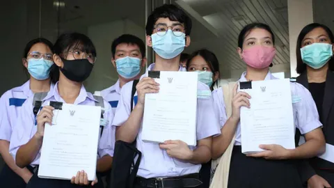 นักเรียนยื่นฟ้องกระทรวงศึกษา มอบอำนาจโรงเรียน "กล้อนผม" ละเมิดสิทธิ์  