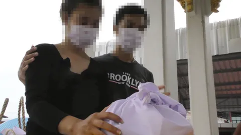 พ่อแม่รับเถ้ากระดูกหลังศพลูกถูกสลับ สัปเหร่อเผยชายรับสมอ้างมากับหมอพยาบาล