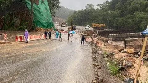 ฝนซัดทำถนนเชียงใหม่-เชียงราย ถูกตัดขาด 6 จุด จนท.เร่งเข้าซ่อมด่วน