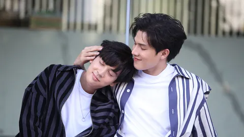 เปิดภาพเอ็กซ์คลูซีฟ แบงก์-ภณ จิ้นสุดฟิน หวานทะลุนอกจอ ที่นี่ที่เดียว