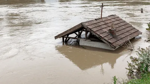 ย้อนคำทำนาย ดวงเมือง 3 หมอดูดัง ปี 2563 น้ำท่วมใหญ่