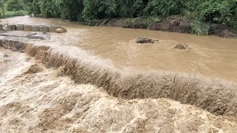 พายุซินลากูทำเชียงรายอ่วม น้ำท่วมเวียงป่าเป้า 7 ตำบล ถนนขาด 3 ช่วง