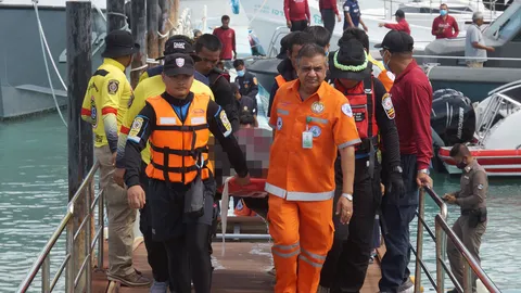 หน่วยซีลค้นหาพบอีก 1 ศพ เรือเฟอร์รี่ล่มสมุย ถูกซัดติดเกาะมัดกง