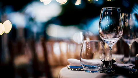 กรมศุลกากร ยึดไวน์หนีภาษี 980 ลัง พบมูลค่าสูงกว่า 18 ล้านบาท