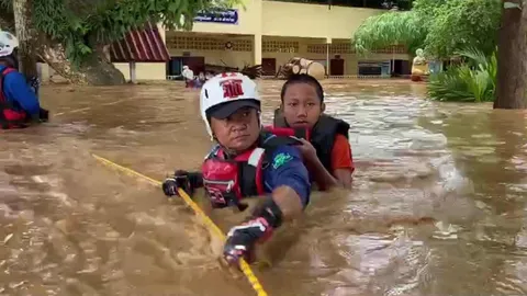 ฝันดี-ฝันเด่น นำทีมกู้ภัย ช่วยชาววังเหนือ อพยพสามเณรหนีน้ำ 