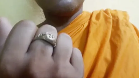 พายุพัดกิ่งไม้ใหญ่ทับกุฏิ พระรอดตายหวุดหวิด เชื่อปาฏิหาริย์ "แหวนหัวนะโม"