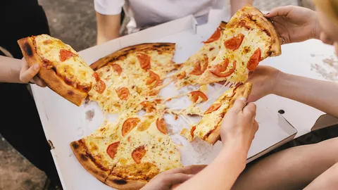 ก.ล.ต.เตือนผู้ถือหุ้น W ดูข้อมูลก่อนลงทุนเพิ่ม หลังมีแผนเทคโอเวอร์โดมิโน่พิซซ่า