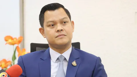 "ธนกร" ชี้ "บิ๊กตู่" พร้อมแก้ รธน.เหน็บ ส.ส.บางคน ได้คืบจะเอาศอก 