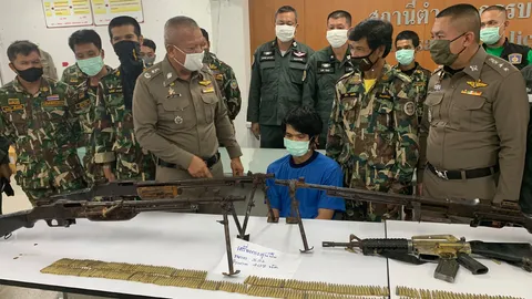 ตร.บางสะพานรวบหนุ่มมอญขนอาวุธสงคราม ยึดของกลางได้ทั้งปืนและกระสุนเพียบ 