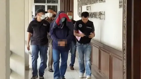 ตร.รวบภัยสังคม ปลอมเฟซบุ๊กเป็นเด็กหญิง แอดเฟรนด์เด็ก ป.6 ลวงพาไปข่มขืน (คลิป)