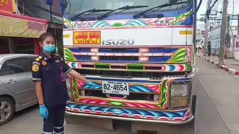 ระทึก! พ่วง 10 ล้อโหด ขับชนทับดับยายวัย 72 คอขาด กลางแยกนางรอง