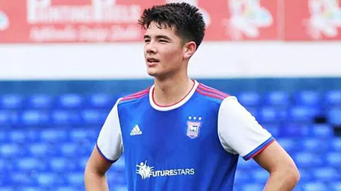 "เอลแกน แบกกอต" กองหลังเชื้อสายไทย ของ "อิปสวิช" ตัดสินใจเล่นให้ "อินโดนีเซีย"