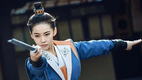 นางเอกซีรีส์จีนปลอมตัว แต่งหล่อไม่แพ้ผู้ชาย