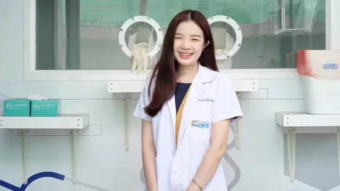 เปิดวาร์ป "หมอโบนัส" ผู้ตรวจเชื้อนักกีฬาไทยลีก ขวัญใจโลกโซเชียล