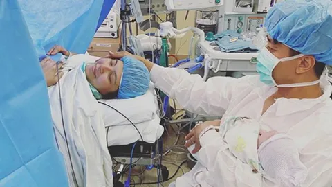 เจนนิเฟอร์ คลอดลูกสาวคนที่ 3 อั๋น ศราวุธ ห่วงใยอยู่ข้างเตียง