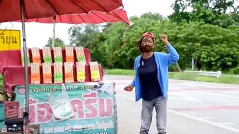 ขายข้าวหลามให้โลกได้จดจำ ป้าวัย 50 แดนซ์ไม่ยั้ง ชี้สะดุดตาพายอดขายพุ่ง (คลิป)