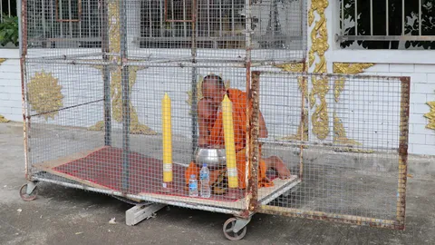 เจ้าคณะจังหวัดอ่างทอง แจ้งเจ้าอาวาสให้ออกจากกรงสุนัข ย้ำให้คุยด้วยเหตุผล