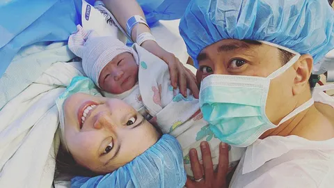 กลายเป็นคุณแม่ลูกสาม "เจนนิเฟอร์" โพสต์ภาพพ่อแม่ลูก