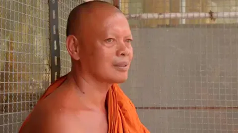 เจ้าอาวาสวัดดัง ยอมออกจากกรงสุนัข เผยเหตุผล ไม่ได้ประชดประชัน