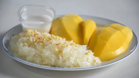 ข้าวเหนียวมะม่วง คุณติ๋วลานโพธิ์ ชลบุรี