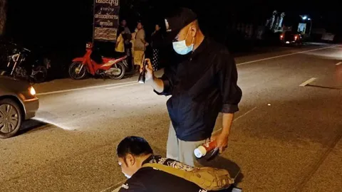 หนุ่มแม่จันชะตาขาด เมาขี่ จยย.ล้มกลางถนน เจอเก๋งชนทับร่างดับคาที่