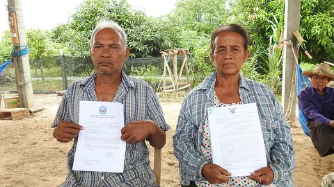 นอภ.ศรีสัชนาลัย ช่วยตายายหาทางออก หลังกรมศิลป์สั่งระงับก่อสร้างบ้าน 