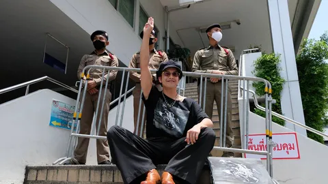 "แอมมี่" โผล่ให้กำลังใจ "ฮอคกี้" แร็ปเปอร์เพลง "ประเทศกูมี" หลังถูกตำรวจจับ