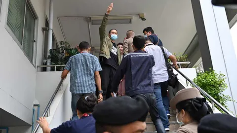 ฝากขัง ฮอคกี้ กับ 4 แกนนำ เดินชู 3 นิ้ว  "การุณ"ใช้ตำแหน่งส.ส.ประกัน 