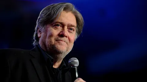 อดีตที่ปรึกษาทรัมป์ถูกจับ ฐานโกงเงินระดมทุนสร้างกำแพงกั้นเม็กซิโก