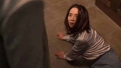 รีวิวหนัง Intruder อย่าให้ยูจินเข้าบ้าน เมื่อคนหายกลับมาสร้างหายนะ!