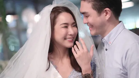 กรี๊ดดด จั๊กจั่น เซย์เยส พี่เค หนุ่มนักธุรกิจขอแต่งงาน คบกันมา 2 ปี  