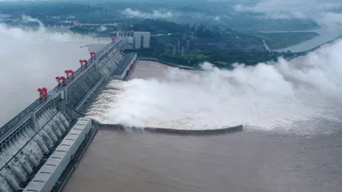 จีนระทึก เขื่อนสามผาเร่งระบายน้ำ รับมือน้ำไหลเข้าสูงสุดเป็นประวัติการณ์