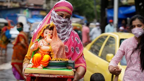  ยอดติดโควิดในอินเดียพุ่งแตะ 3 ล้าน หลั่งไหลร่วมเทศกาลพระคเณศวร