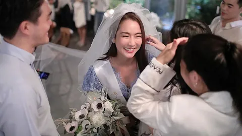 “จั๊กจั่น” ลั่นระฆังวิวาห์ “หนุ่มเค” ทายาทสุพรีมฯ คุกเข่าขอเจ้าตัวน้ำตาไหล