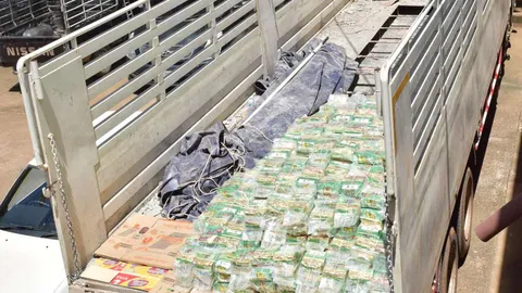 จับมหึมา ไอซ์ 1.3 พันกก. เฮโรอีน 77 กก. ยาเคครึ่งตันใช้ 12 ล้อบรรทุก 