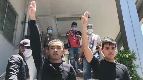 ฝากขังทันที เจมส์-ฟอร์ด เลขาฯเยาวชนปลดแอก หลังถูกจับคาบ้านพัก