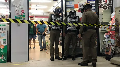 คนร้ายบุกเดี่ยวมีดจี้พนักงานเซเว่นฯ สุขุมวิท 62 ได้ไป 5 พัน เหล้า 2 ขวด