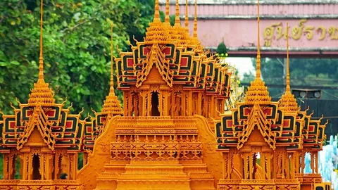 เที่ยวตามคำขวัญจังหวัด "ปราสาทผึ้ง"+"สาวภูไท"