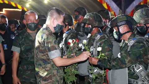 "บิ๊กลือ" อำลาย่ำพระสุริย์ศรี นย. เผยชีวิตจากเด็กบ้านนอก สู่แม่ทัพเรือ