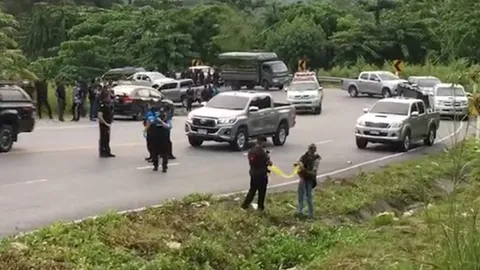 ผ่านาทีเฉียดตาย รองผู้การนราธิวาส โดนซุ่มยิงบนเขายือราแป รอดปาฏิหาริย์ (คลิป)