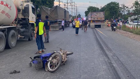 ป้าวัย 57 ชะตาขาดถูกรถพ่วง 22 เฉี่ยวจยย.ล้มทับร่าง ลากไกลกว่า 60 เมตร