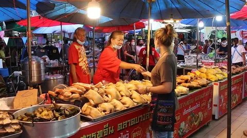 ซื้อของไหว้วันสารทจีนขอนแก่นคึกคัก ยืนราคาเดิม เพิ่มเติมเมนูอาหารอีสาน