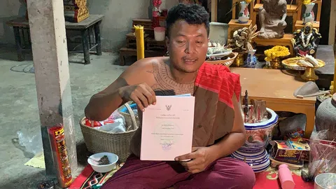 ตร.บุกบ้าน "อาจารย์หมี" โดนร้องผลิตตุ๊กตาใส่กระดูกผี แจงเลิกทำนานแล้ว