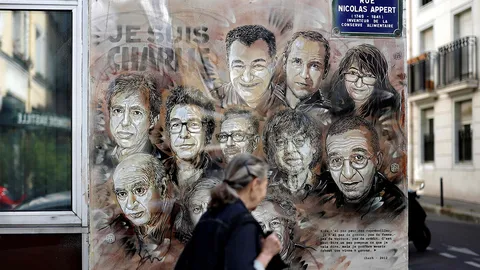 ‘ชาร์ลี เอบโด’ ตีพิมพ์การ์ตูนล้อศาสดามูฮัมหมัด ชนวนกราดยิง 17 ศพ อีกรอบ