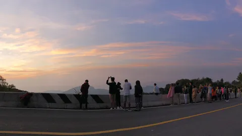หยุดยาว 'ดอยอินทนนท์' คึกคัก คนหนีโควิด ขึ้นภูรับลมหนาว 9 องศาฯ