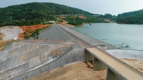 สร้างอ่างเก็บน้ำห้วยน้ำรี..ช่วยพ้นภัย น้ำท่วม-ภัยแล้ง